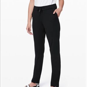 Lululemon On the Fly black pant (size 12)